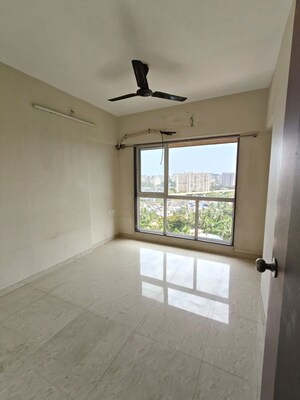 Room in 2 BHK Apartment at Veena Serene, Chembur – for Rent