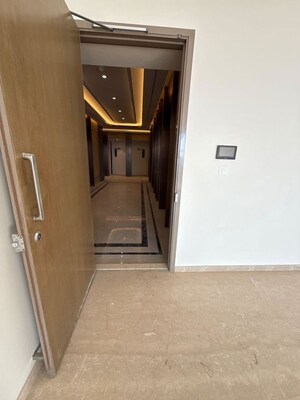 Building Lobby in 4 BHK Apartment at Piramal Mahalaxmi, Mahalaxmi – for Rent
