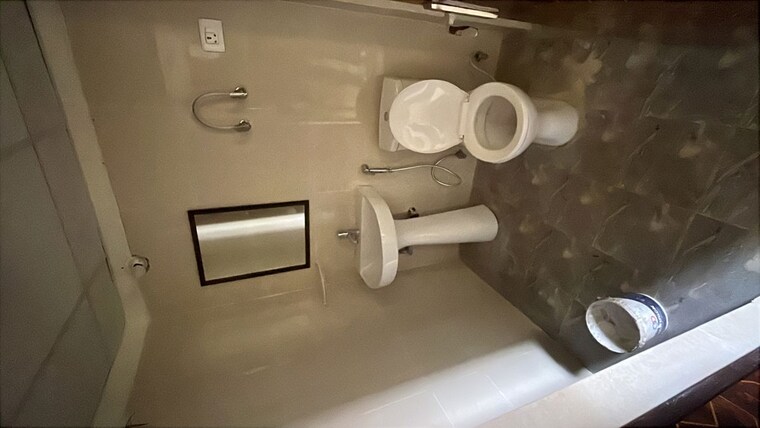 Bathroom, amrapali-terrace-homes 3 Bedroom 1595 Sq.Ft. Apartment In Tech Zone 4 Greater Noida Greater Noida 10431728
