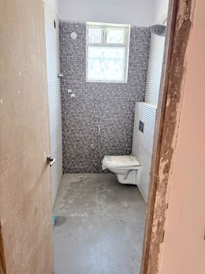 Bathroom in 3 BHK Apartment at Argora Chowk – for Rent