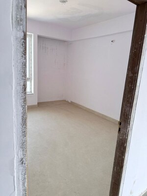 Room in 3 BHK Apartment at Argora Chowk – for Rent