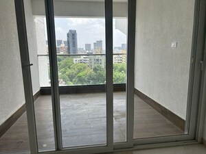 Room in 3 BHK Apartment at Aundh – for Rent
