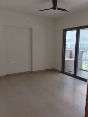 Room in 2 BHK Apartment at Puravankara Silversands, Mundhwa – for Rent