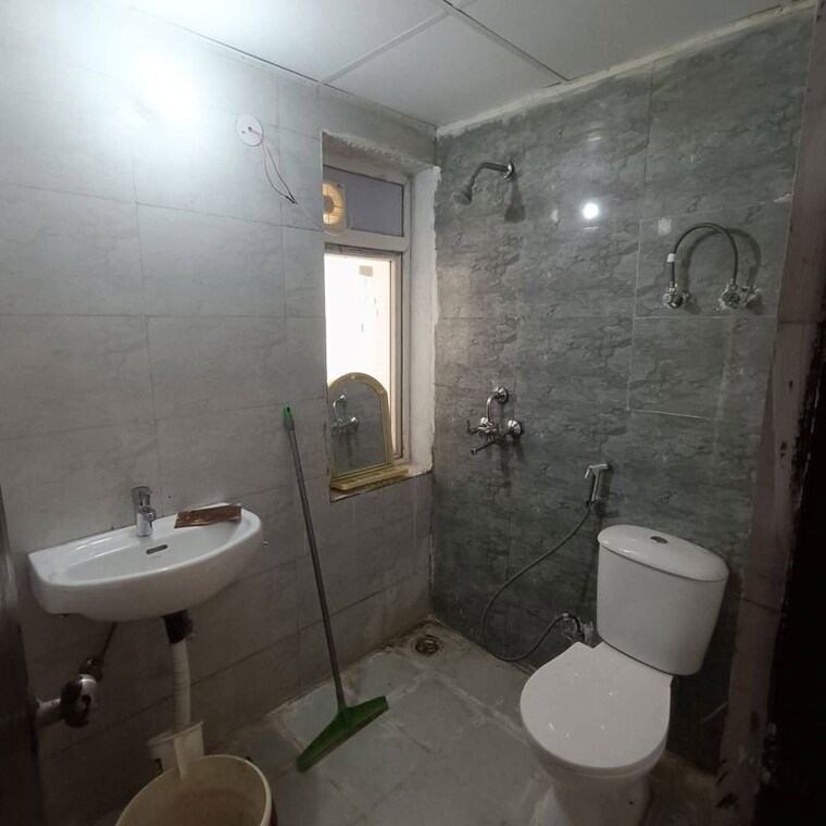 Bathroom, amrapali-centurian-park 2 Bedroom 950 Sq.Ft. Apartment In Tech Zone 4 Greater Noida Greater Noida 10431901