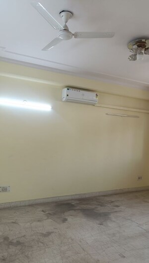 Room in 2 BHK Builder Floor at Hauz Khas – for Rent