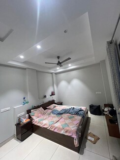 2 BHK + Pooja Room Builder Floor For Rent in Unitech South City II
