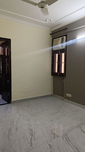 Room in 2 BHK Builder Floor at Safdarjung Enclave – for Rent