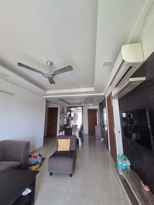 Team Area in 2 BHK Builder Floor at Unitech South City II, Sector 50 – for Rent