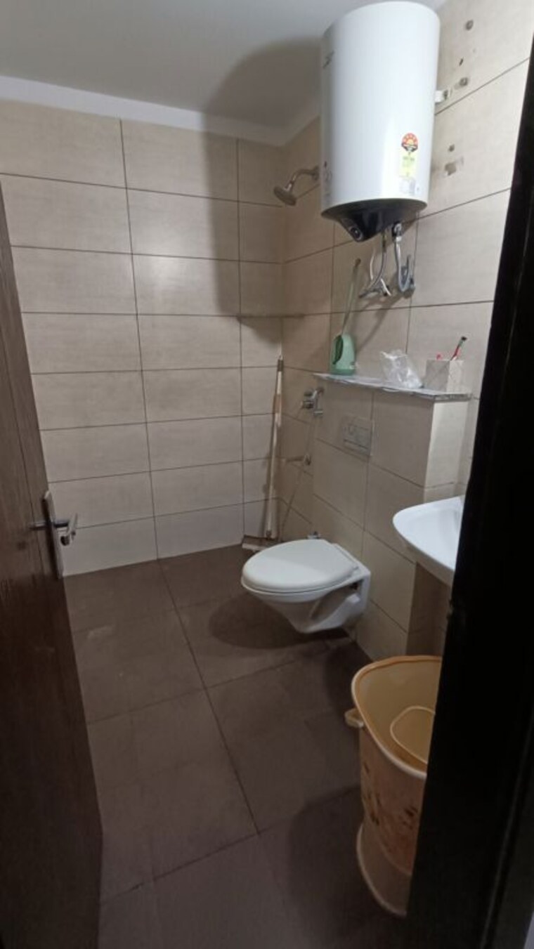 Bathroom, aura-homes 2 Bedroom 1190 Sq.Ft. Apartment In Patiala Road Zirakpur 10432206