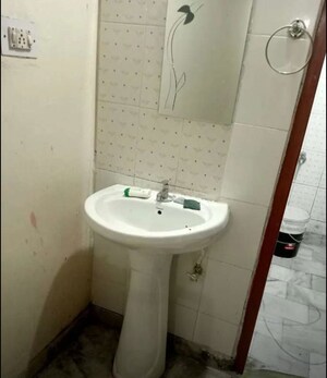 Bathroom in 2 BHK Builder Floor at Sector 40 – for Rent