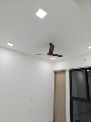 Furnished Amenities in 2 BHK Apartment at Prescon Midtown Bay, Mahim West – for Rent