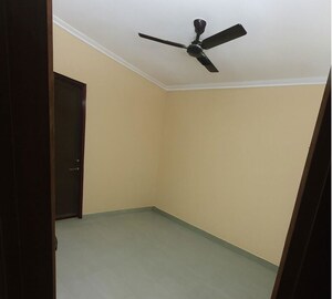 Room in 3 BHK Apartment at Proview Technocity, Chi V Greater Noida – for Sale