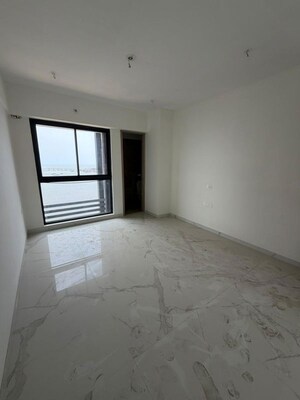Room in 2.5 BHK Apartment at Prescon Midtown Bay, Mahim West – for Sale