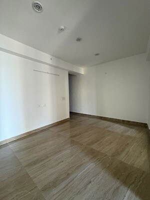 Room in 3 BHK Apartment at Migsun Twiinz, Eta Ii Greater Noida – for Sale