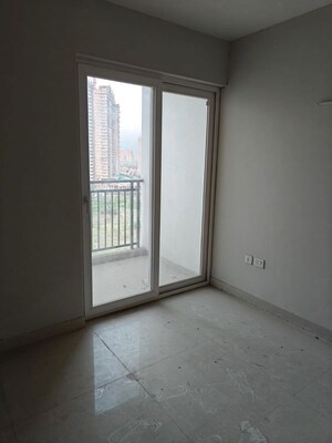 Room in 3 BHK Apartment at Eldeco Live By The Greens, Sector 150 – for Sale