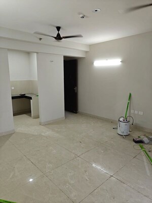 Room in 3 BHK Apartment at Eldeco Live By The Greens, Sector 150 – for Sale