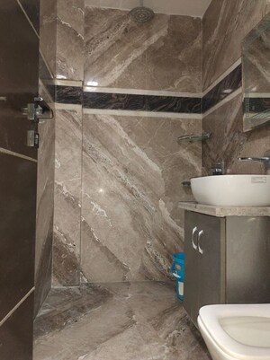Furnished Amenities in 3 BHK Builder Floor at East Of Kailash – for Rent