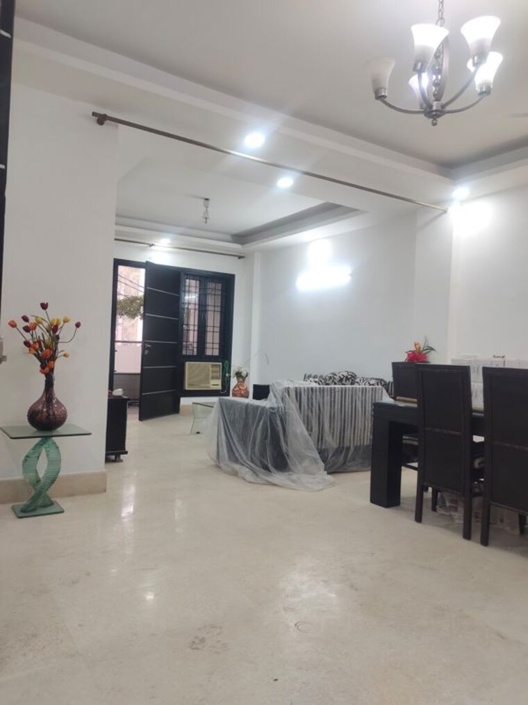 Living Room, east of kailash 3 Bedroom 1800 Sq.Ft. Builder Floor In East Of Kailash Delhi 10432269