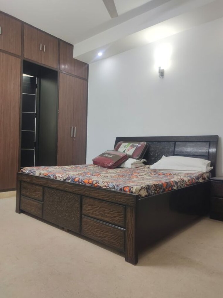 Bedroom, east of kailash 3 Bedroom 1800 Sq.Ft. Builder Floor In East Of Kailash Delhi 10432269