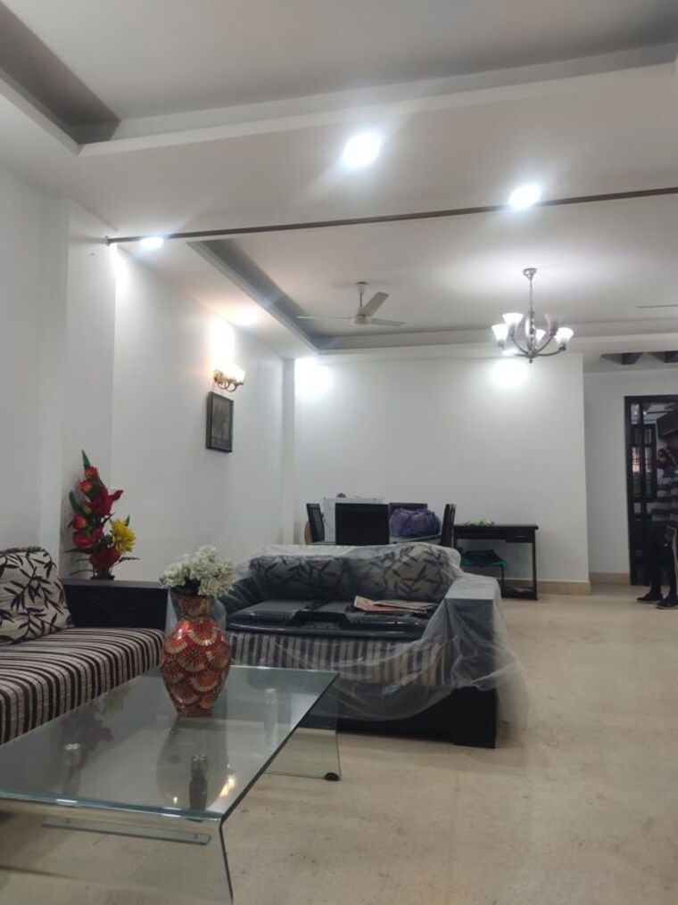 Living Room, east of kailash 3 Bedroom 1800 Sq.Ft. Builder Floor In East Of Kailash Delhi 10432269