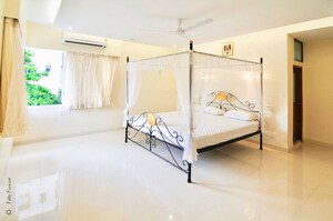 Room in 3.5 BHK Villa at Crest 4 Pali Hill, Bandra West – for Rent