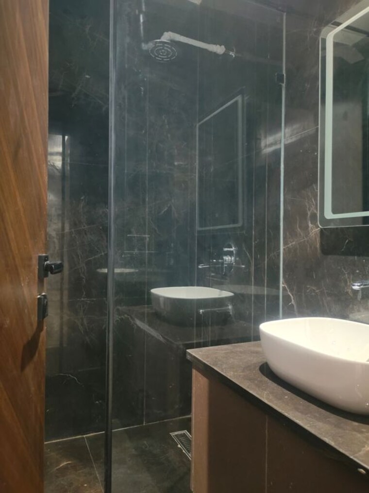 Bathroom, greater kailash i 3 Bedroom 1800 Sq.Ft. Builder Floor In Greater Kailash I Delhi 10432270