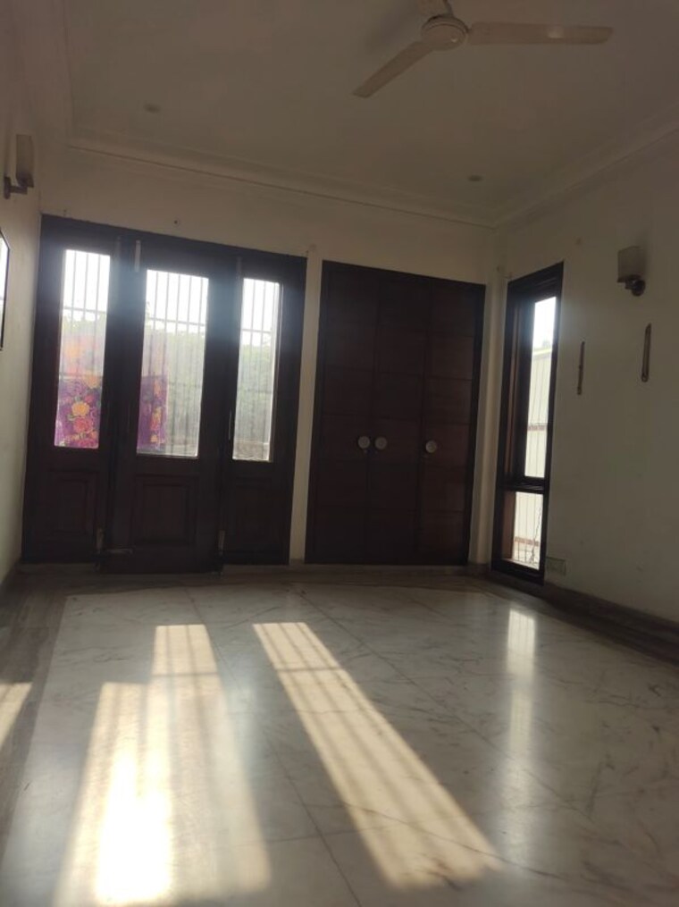 Room, greater kailash ii 4 Bedroom 9000 Sq.Ft. Builder Floor In Greater Kailash ii Delhi 10432275