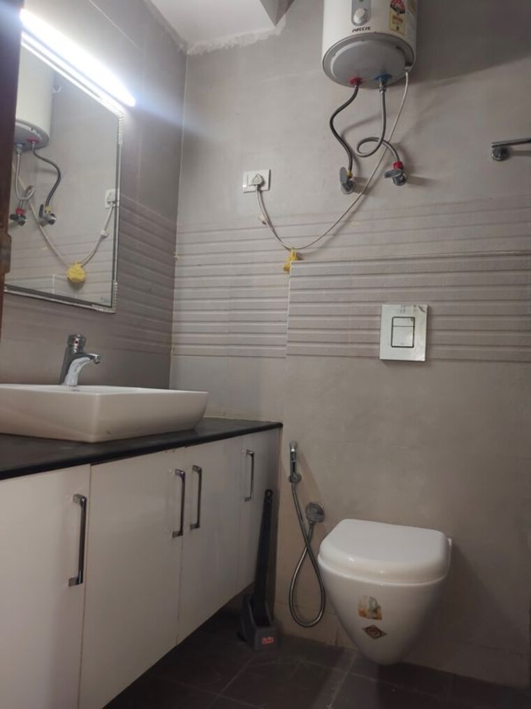 Bathroom, greater kailash i 1 Bedroom 1000 Sq.Ft. Builder Floor In Greater Kailash I Delhi 10432279