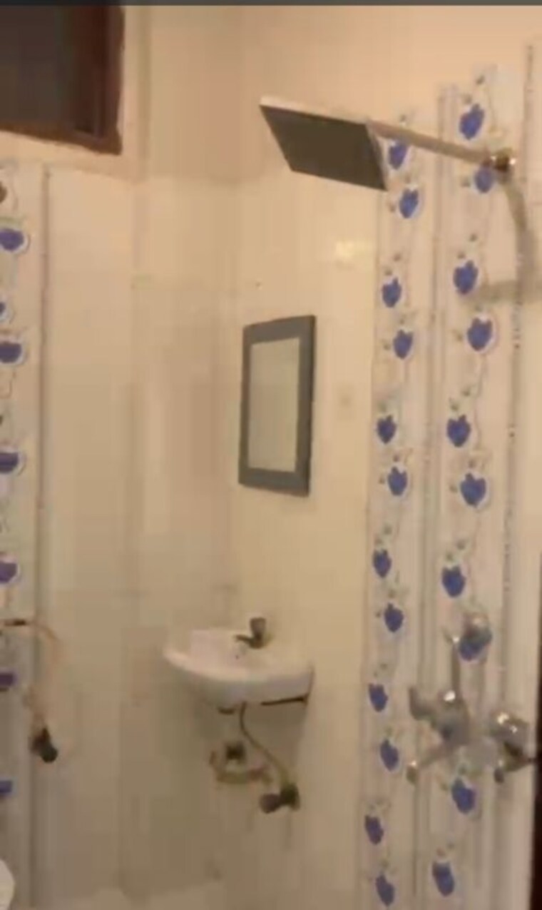 Bathroom, sector 9 3 Bedroom 2150 Sq.Ft. Builder Floor In Sector 9 Gurgaon 10432294