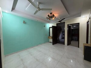 Room in 1 BHK Builder Floor at Shakti Khand – for Rent