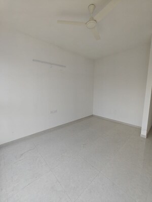 Room in 3 BHK Apartment at Seawoods – for Rent