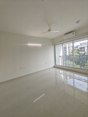 Room in 3 BHK Apartment at Seawoods – for Rent