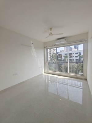 Room in 3 BHK Apartment at Seawoods – for Rent