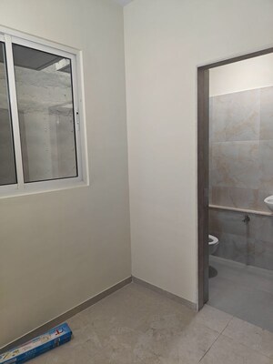 Room in 4 BHK Apartment at Seawoods – for Sale