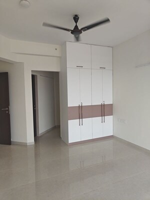 Room in 4 BHK Apartment at Seawoods – for Sale