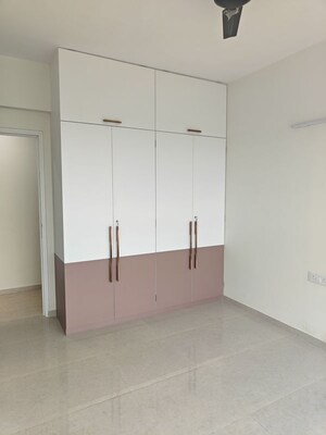 Room in 4 BHK Apartment at Seawoods – for Sale