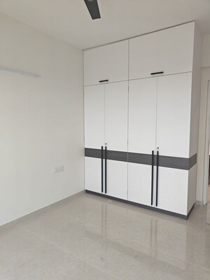 Room in 4 BHK Apartment at Seawoods – for Sale