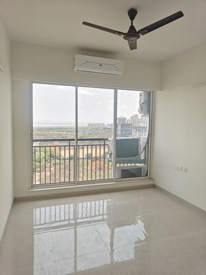 Room in 4 BHK Apartment at Seawoods – for Sale