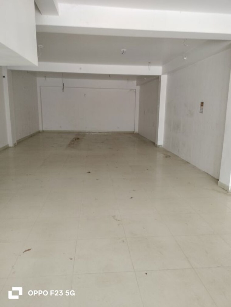 Room, maulviganj Commercial Showroom 1000 Sq.Ft. In Maulviganj Lucknow 10432406