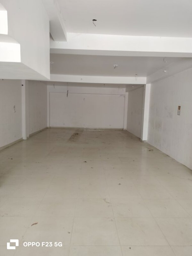Room, maulviganj Commercial Showroom 1000 Sq.Ft. In Maulviganj Lucknow 10432406
