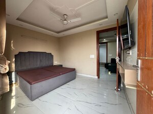Parking in 1 BHK Apartment at Chattarpur – for Rent