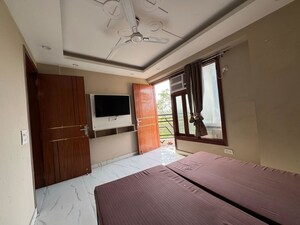 Room in 1 BHK Apartment at Chattarpur – for Rent