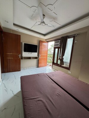 Bedroom in 1 BHK Apartment at Chattarpur – for Rent