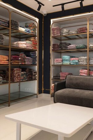 Bedroom in  Showroom at Gandhipuram – for Rent