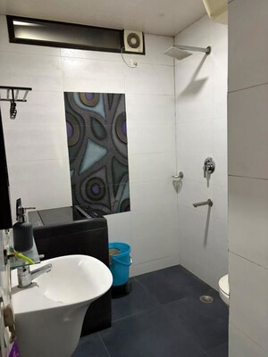 Team Area in 3 BHK Builder Floor at East Of Kailash – for Rent