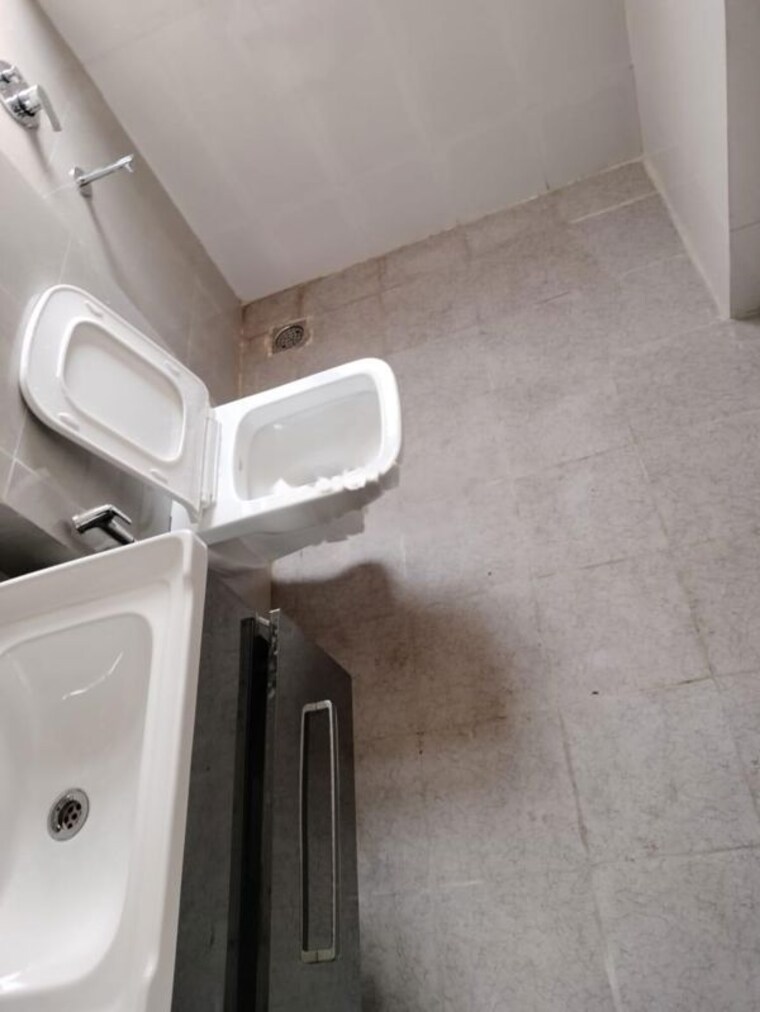 Bathroom, orris-aster-court-premier 5 Bedroom 2700 Sq.Ft. Apartment In Sector 85 Gurgaon 10432455