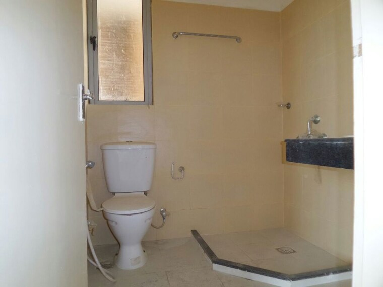 Bathroom, pioneer-park-phase-1 2 Bedroom 1380 Sq.Ft. Apartment In Sector 61 Gurgaon 10432526
