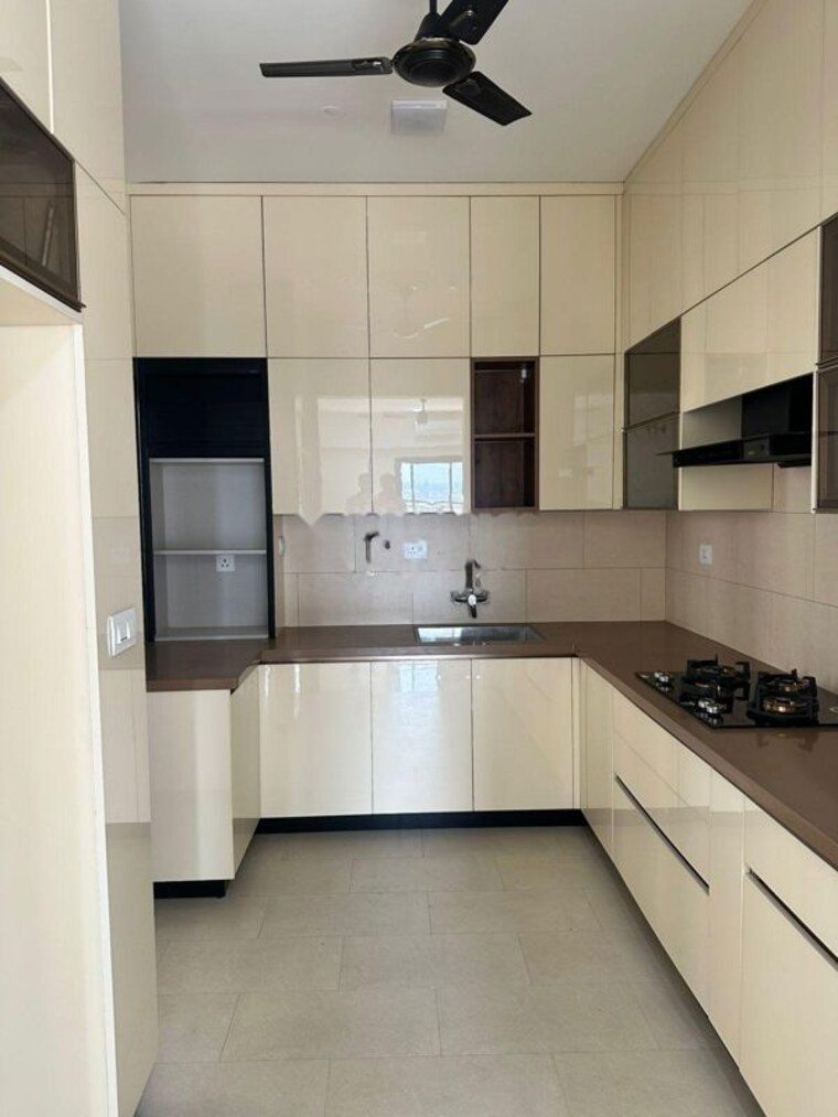 Kitchen, sobha-city-gurgaon 3.5 Bedroom 4686 Sq.Ft. Apartment In Sector 108 Gurgaon 10432613