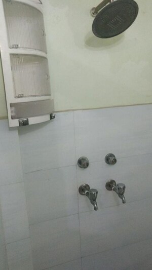 Furnished Amenities in 4 BHK Builder Floor at Dlf Phase I – for Rent