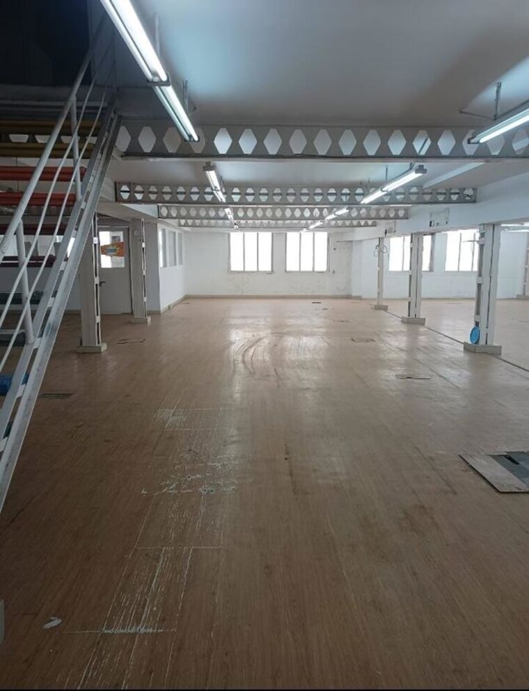  Parking, worli Commercial Office Space 1780 Sq.Ft. In Worli Mumbai 10432666